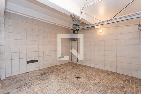 Garagem de casa à venda com 3 quartos, 170m² em Parque Maria Domitila, São Paulo