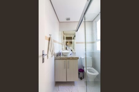 Banheiro  de apartamento à venda com 2 quartos, 58m² em Vila Osasco, Osasco