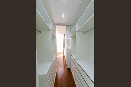 Apartamento para alugar com 280m², 4 quartos e 4 vagas Apartamento para alugar com 280m², 4 quartos e 4 vagasCloset