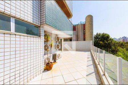 Apartamento para alugar com 280m², 4 quartos e 4 vagas Apartamento para alugar com 280m², 4 quartos e 4 vagasÁrea privativa