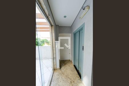 Apartamento para alugar com 280m², 4 quartos e 4 vagas Apartamento para alugar com 280m², 4 quartos e 4 vagasHall de entrada