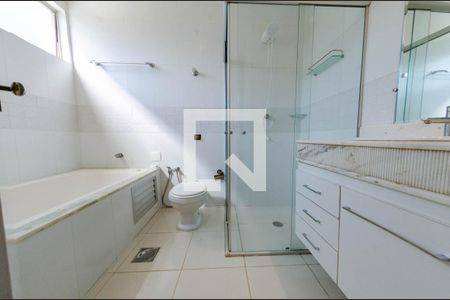 Apartamento para alugar com 280m², 4 quartos e 4 vagas Apartamento para alugar com 280m², 4 quartos e 4 vagasBanheiro suíte 2