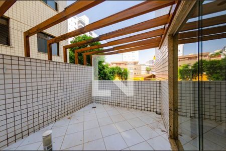 Apartamento para alugar com 280m², 4 quartos e 4 vagas Apartamento para alugar com 280m², 4 quartos e 4 vagasÁrea privativa