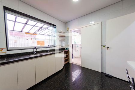 Apartamento para alugar com 280m², 4 quartos e 4 vagas Apartamento para alugar com 280m², 4 quartos e 4 vagasCozinha