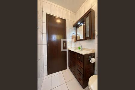 Casa à venda com 210m², 3 quartos e 2 vagasBanheiro 1