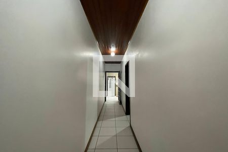 Casa à venda com 210m², 3 quartos e 2 vagasCorredor
