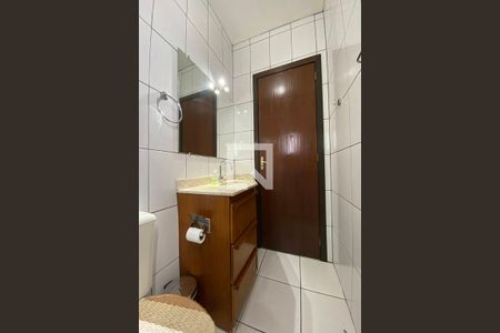 Casa à venda com 210m², 3 quartos e 2 vagasBanheiro 2