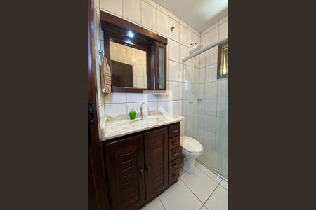 Casa à venda com 210m², 3 quartos e 2 vagasBanheiro 1