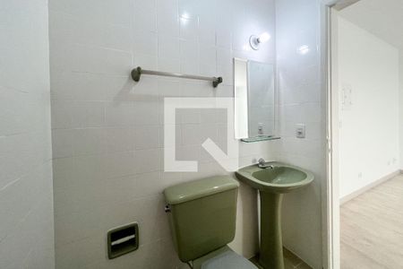 Banheiro de kitnet/studio para alugar com 1 quarto, 33m² em Vila Uberabinha, São Paulo