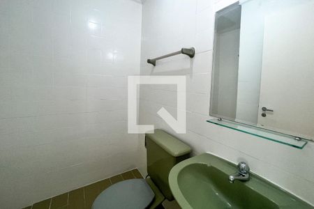 Banheiro de kitnet/studio para alugar com 1 quarto, 33m² em Vila Uberabinha, São Paulo