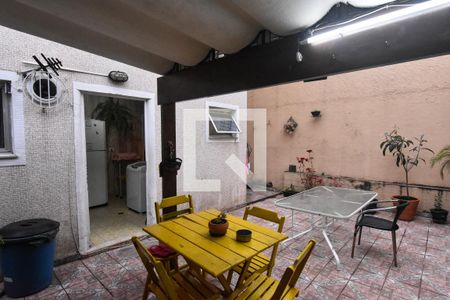 Casa à venda com 164m², 3 quartos e 3 vagas Casa à venda com 164m², 3 quartos e 3 vagasQuintal