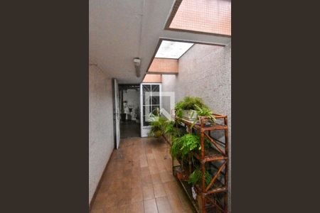 Casa à venda com 164m², 3 quartos e 3 vagas Casa à venda com 164m², 3 quartos e 3 vagasEntrada