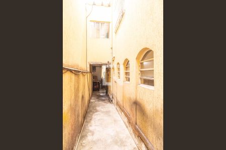 Casa à venda com 268m², 3 quartos e 6 vagasCorredor lateral externo