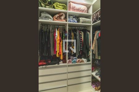 Casa à venda com 268m², 3 quartos e 6 vagasCloset da suíte