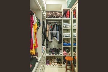 Casa à venda com 268m², 3 quartos e 6 vagasCloset da suíte