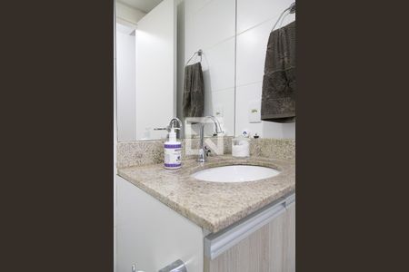 Apartamento para alugar com 65m², 2 quartos e 1 vaga Apartamento para alugar com 65m², 2 quartos e 1 vagaBanheiro social