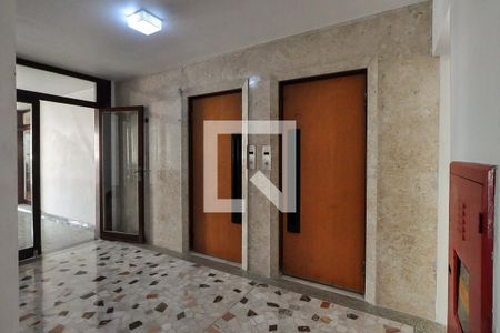 Apartamento para alugar com 70m², 2 quartos e 1 vagaHall de Elevadores