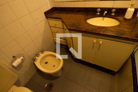 Apartamento à venda com 131m², 3 quartos e 2 vagas Apartamento à venda com 131m², 3 quartos e 2 vagasBanheiro da Suíte