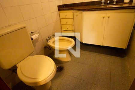 Apartamento à venda com 131m², 3 quartos e 2 vagas Apartamento à venda com 131m², 3 quartos e 2 vagasBanheiro da Suíte