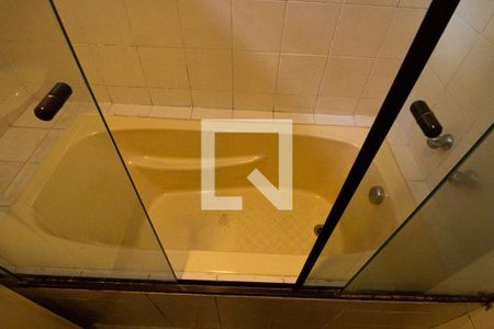 Apartamento à venda com 131m², 3 quartos e 2 vagas Apartamento à venda com 131m², 3 quartos e 2 vagasBanheiro da Suíte