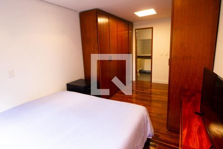 Apartamento à venda com 131m², 3 quartos e 2 vagas Apartamento à venda com 131m², 3 quartos e 2 vagasSuíte