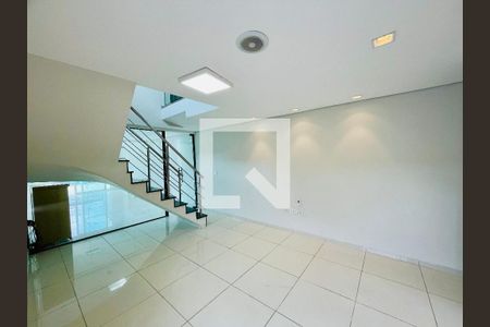 Sala de casa para alugar com 3 quartos, 226m² em Parque Renato Maia, Guarulhos