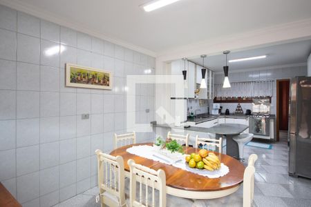 Casa à venda com 200m², 4 quartos e 6 vagasCopa e cozinha