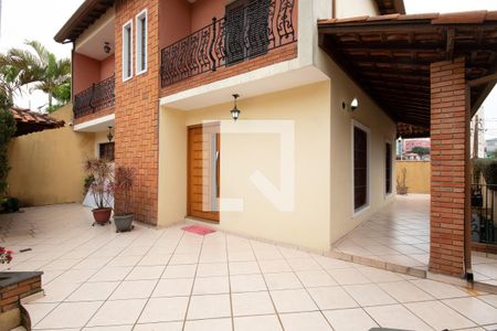 Casa à venda com 200m², 4 quartos e 6 vagasQuintal
