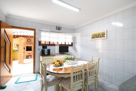 Casa à venda com 200m², 4 quartos e 6 vagasCopa e cozinha