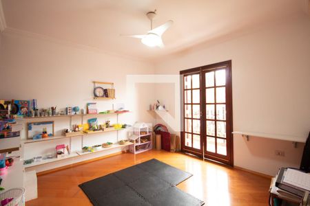 Casa à venda com 200m², 4 quartos e 6 vagasQuarto 2