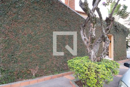 Casa à venda com 200m², 4 quartos e 6 vagasFachada