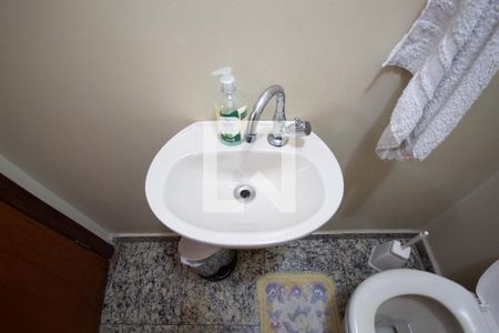 Casa à venda com 200m², 4 quartos e 6 vagasBanheiro de Serviço