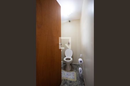 Casa à venda com 200m², 4 quartos e 6 vagasBanheiro de Serviço