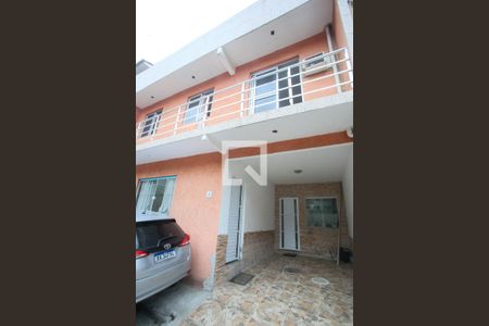 Casa à venda com 210m², 3 quartos e 2 vagas Casa à venda com 210m², 3 quartos e 2 vagasFachada