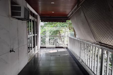 Apartamento para alugar com 205m², 4 quartos e 3 vagasVaranda