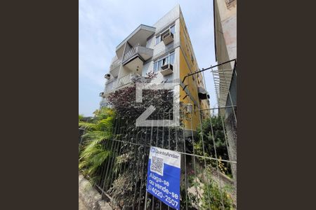 Apartamento para alugar com 64m², 2 quartos e 1 vagaPlaca instalada