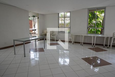 Apartamento para alugar com 48m², 2 quartos e 1 vaga Apartamento para alugar com 48m², 2 quartos e 1 vagaÁrea comum - Salão de festas