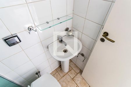 Casa à venda com 174m², 3 quartos e 2 vagas Casa à venda com 174m², 3 quartos e 2 vagas1o. Andar - Banheiro de Serviço
