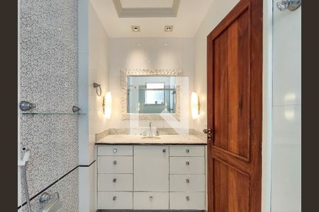 Apartamento à venda com 321m², 4 quartos e 2 vagas Apartamento à venda com 321m², 4 quartos e 2 vagasBanheiro da Suíte