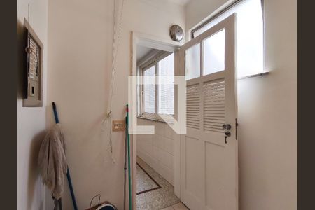 Apartamento à venda com 321m², 4 quartos e 2 vagas Apartamento à venda com 321m², 4 quartos e 2 vagasQuarto de Serviço