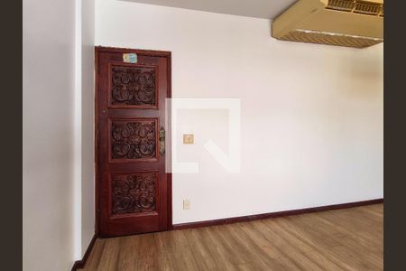 Apartamento à venda com 321m², 4 quartos e 2 vagas Apartamento à venda com 321m², 4 quartos e 2 vagasEntrada