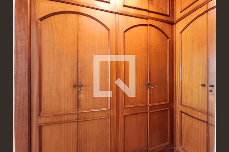 Apartamento à venda com 321m², 4 quartos e 2 vagas Apartamento à venda com 321m², 4 quartos e 2 vagasCloset da suíte