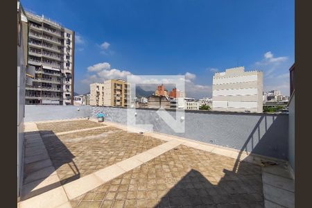 Apartamento à venda com 321m², 4 quartos e 2 vagas Apartamento à venda com 321m², 4 quartos e 2 vagasTerraço