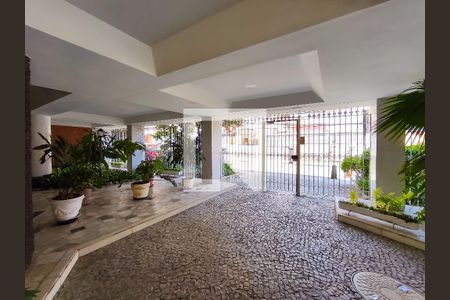 Apartamento à venda com 321m², 4 quartos e 2 vagas Apartamento à venda com 321m², 4 quartos e 2 vagasFachada e portaria