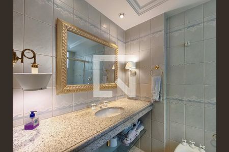 Apartamento à venda com 321m², 4 quartos e 2 vagas Apartamento à venda com 321m², 4 quartos e 2 vagasBanheiro Corredor