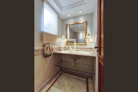 Apartamento à venda com 321m², 4 quartos e 2 vagas Apartamento à venda com 321m², 4 quartos e 2 vagasBanheiro Corredor