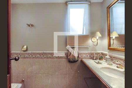 Apartamento à venda com 321m², 4 quartos e 2 vagas Apartamento à venda com 321m², 4 quartos e 2 vagasBanheiro Corredor