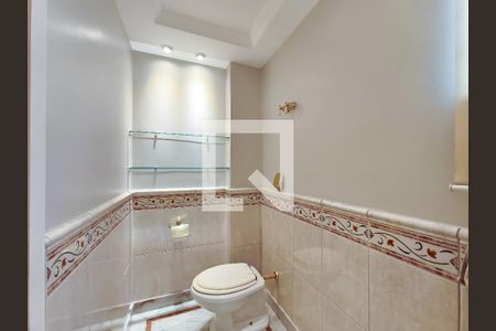 Apartamento à venda com 321m², 4 quartos e 2 vagas Apartamento à venda com 321m², 4 quartos e 2 vagasBanheiro Corredor