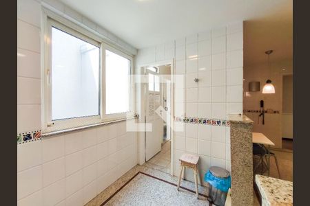 Apartamento à venda com 321m², 4 quartos e 2 vagas Apartamento à venda com 321m², 4 quartos e 2 vagasÁrea de Serviço