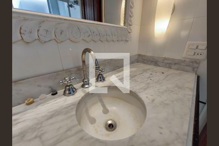 Apartamento à venda com 321m², 4 quartos e 2 vagas Apartamento à venda com 321m², 4 quartos e 2 vagasBanheiro da Suíte